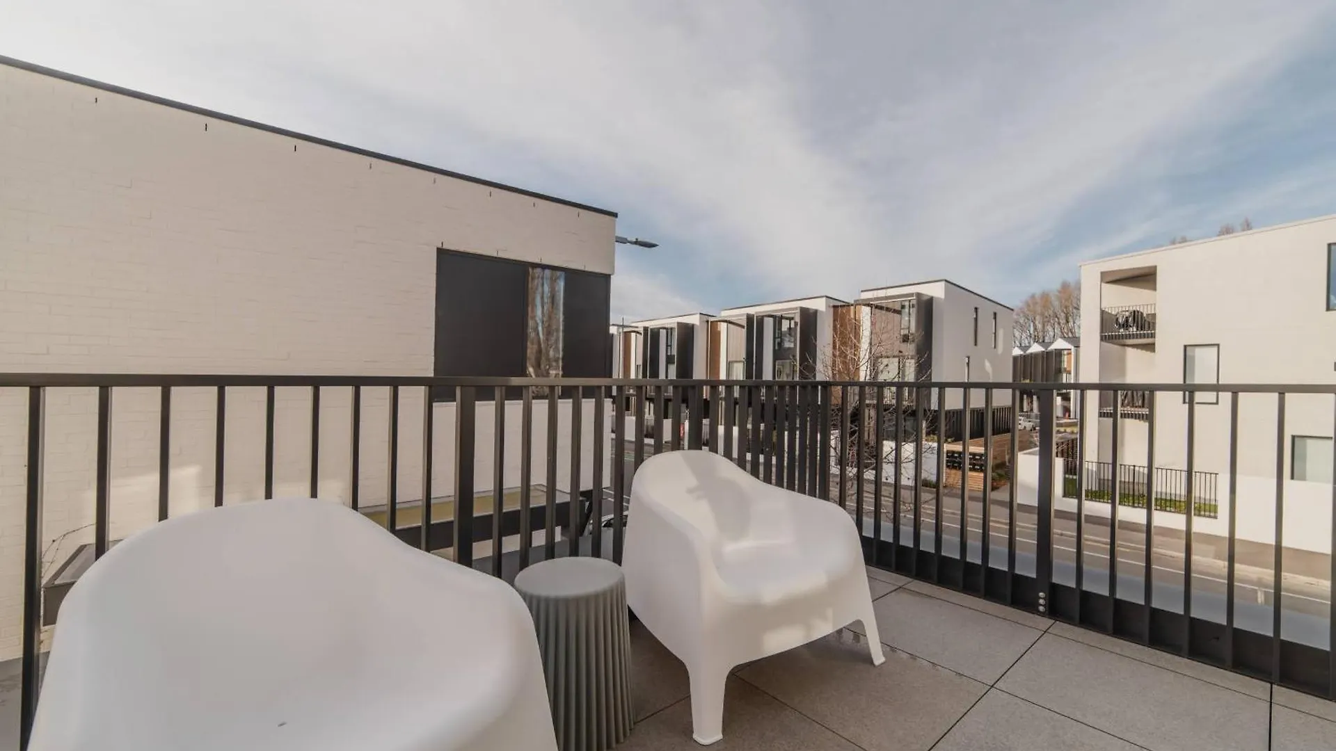 Chic And Contemporary Living At Cambridge Terrace Villa Christchurch Holiday home