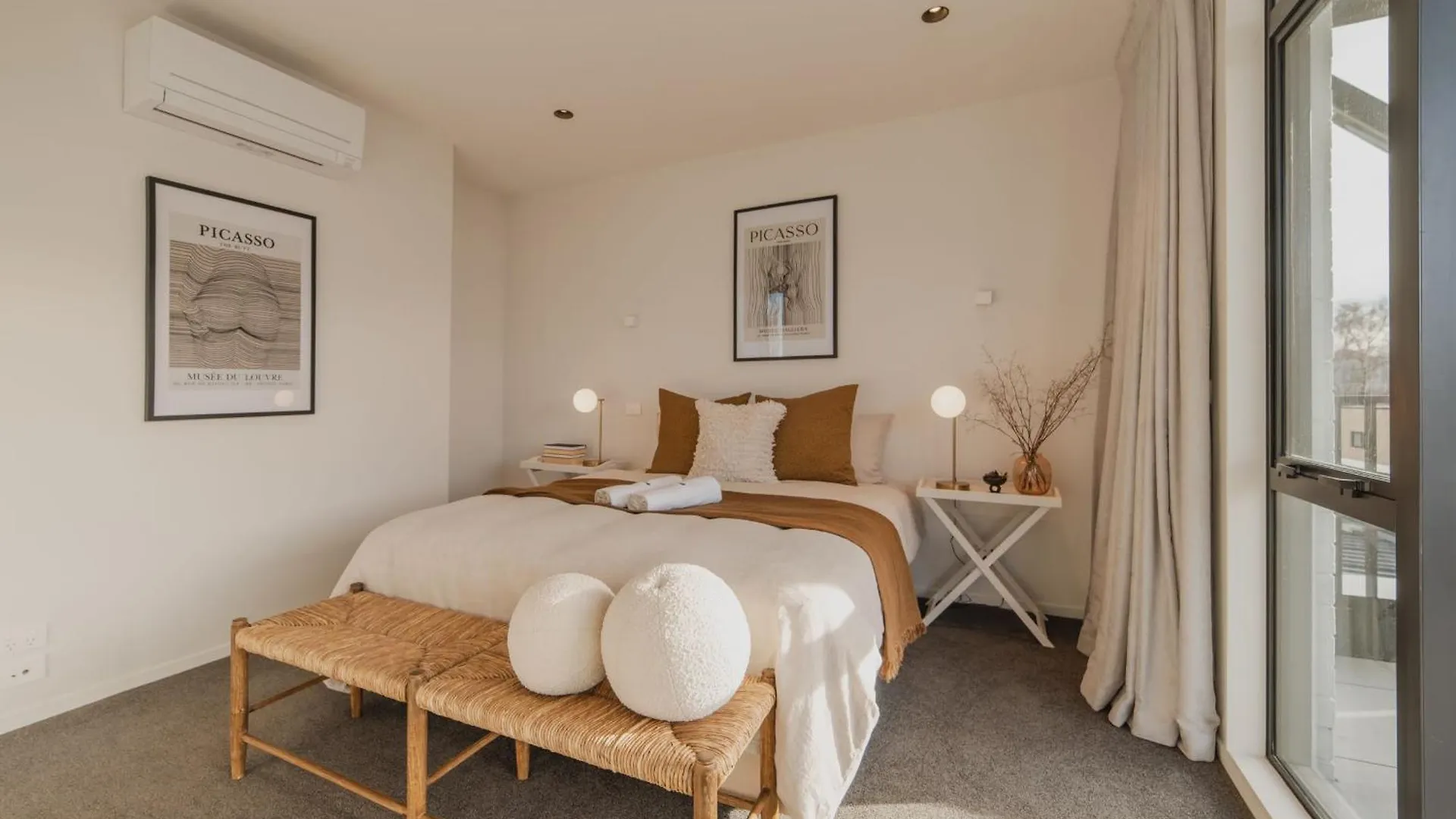 Chic And Contemporary Living At Cambridge Terrace Villa Christchurch