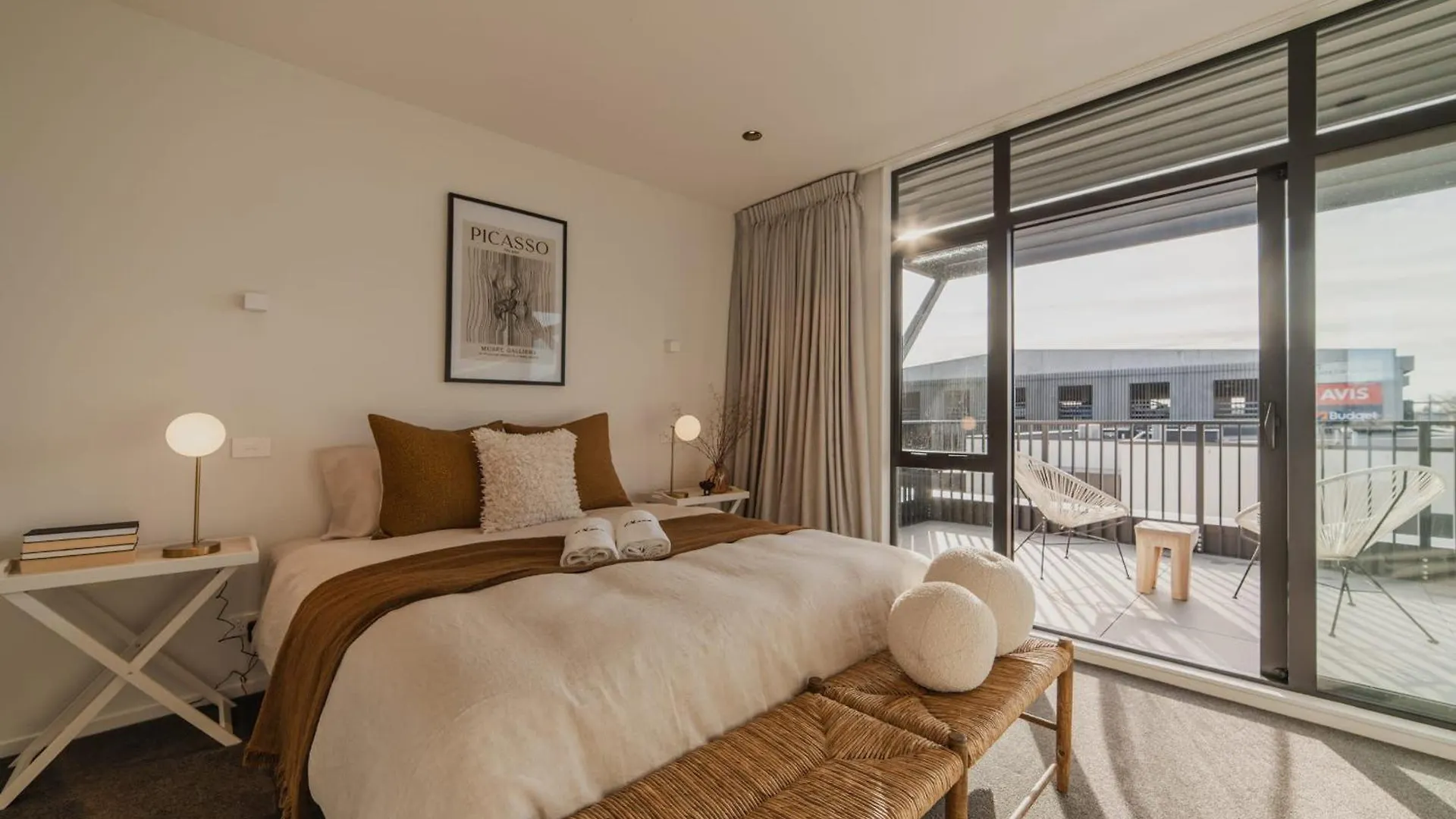 Chic And Contemporary Living At Cambridge Terrace Villa Christchurch New Zealand