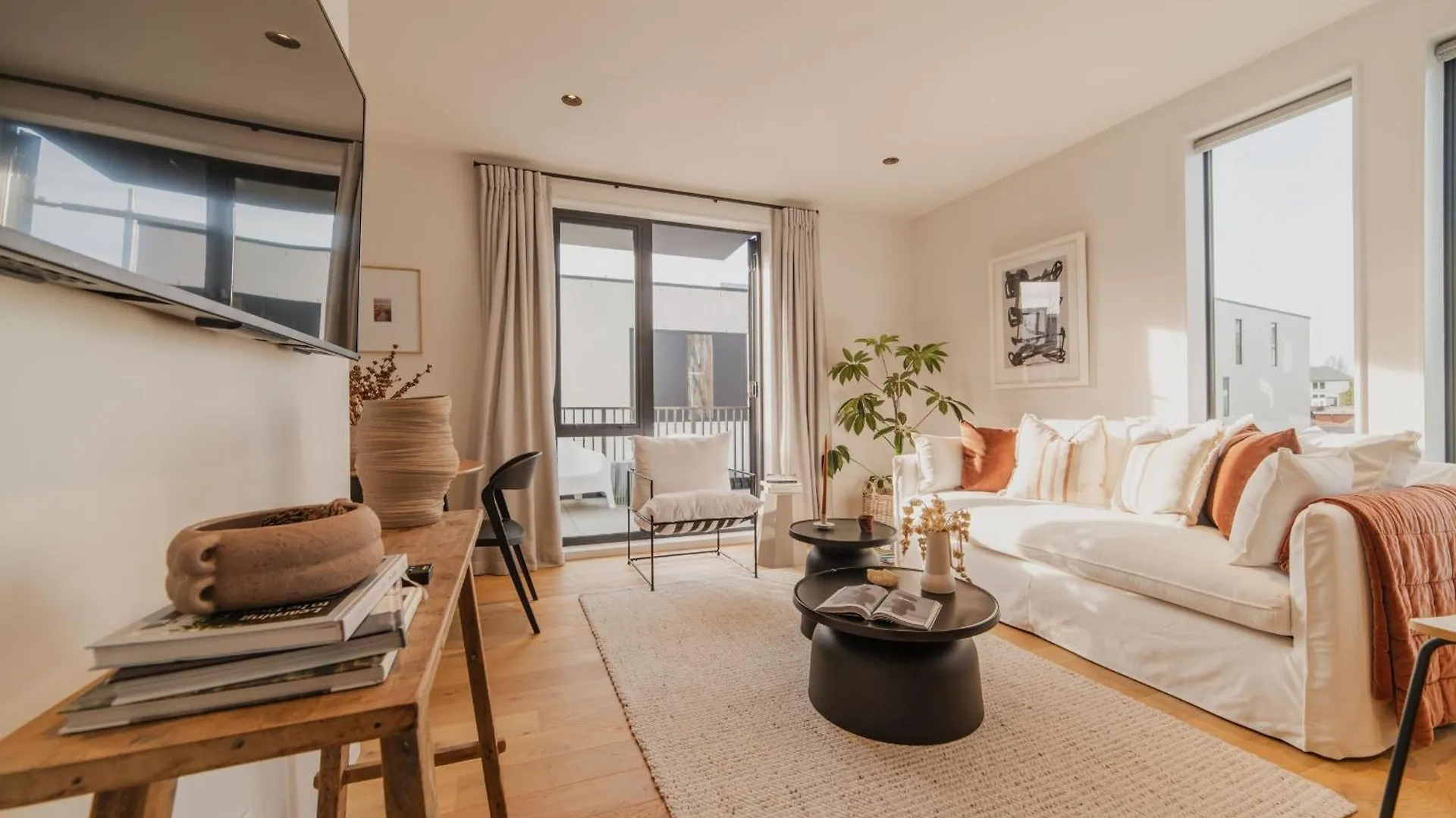 Holiday home Chic And Contemporary Living At Cambridge Terrace Villa Christchurch New Zealand