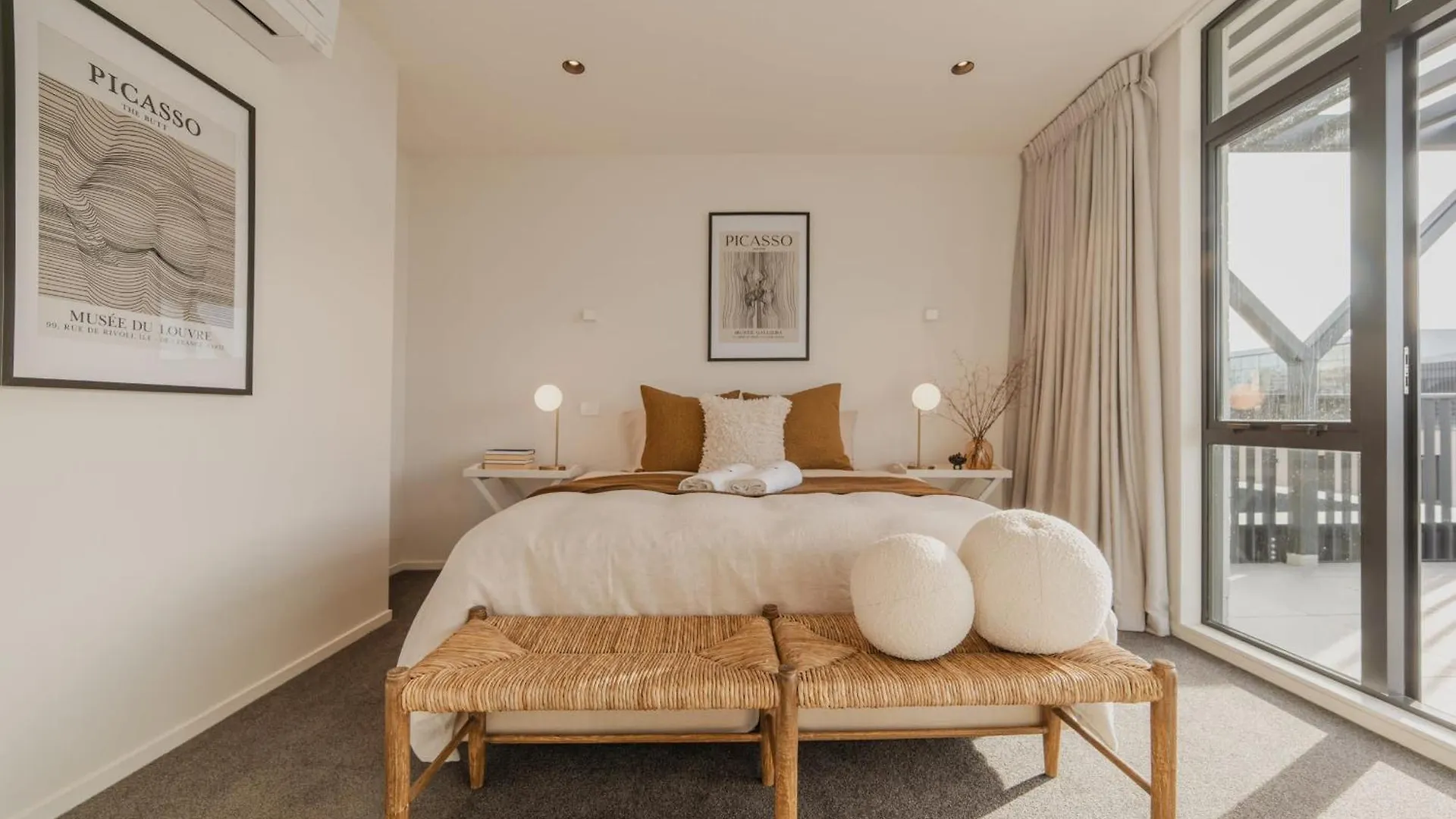 Chic And Contemporary Living At Cambridge Terrace Villa Christchurch Holiday home