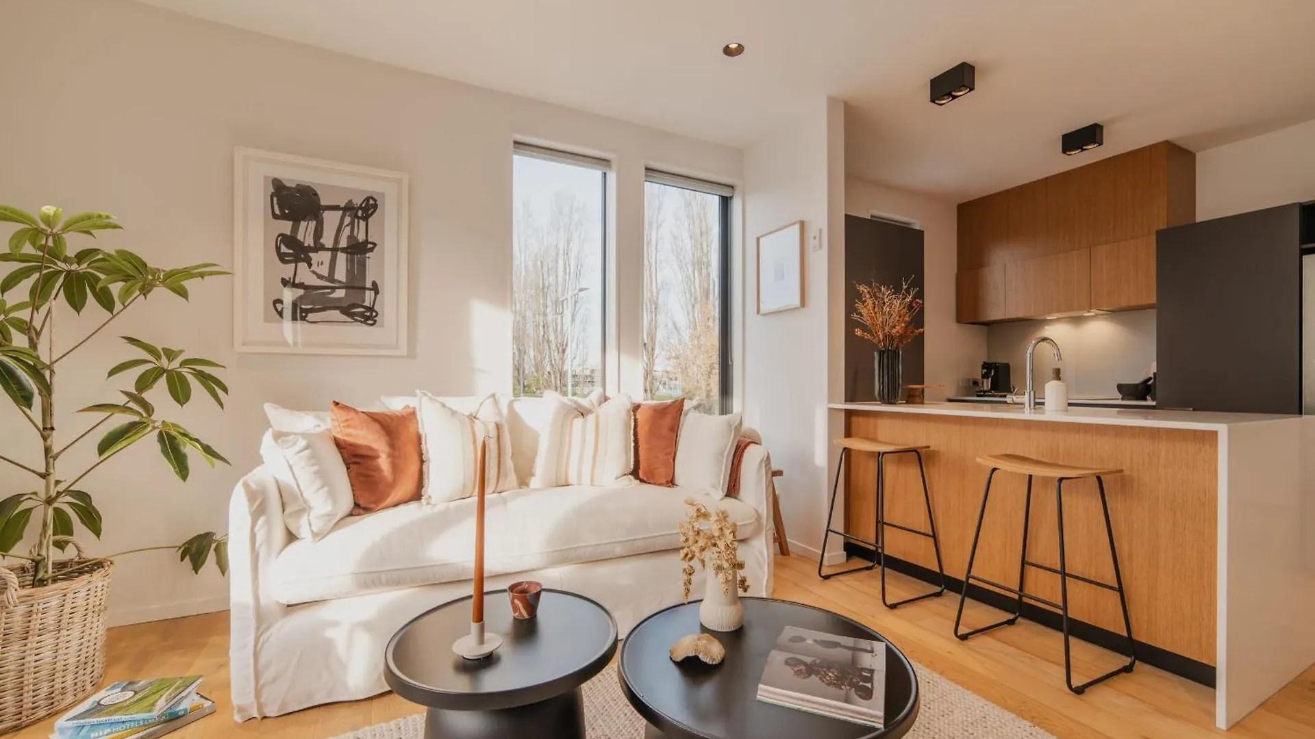 Chic And Contemporary Living At Cambridge Terrace Villa Christchurch