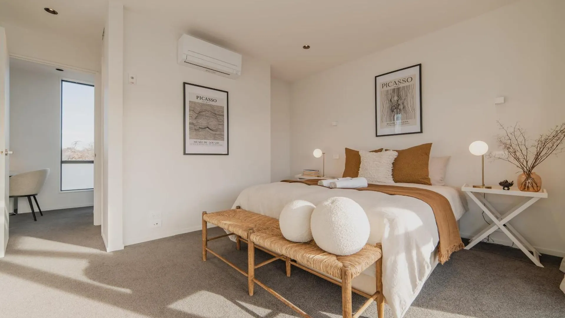 Chic And Contemporary Living At Cambridge Terrace Villa Christchurch
